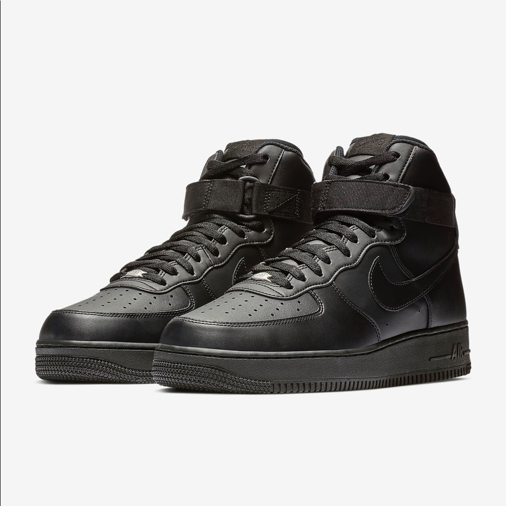 All black Nike Air Force 1 ‘07s